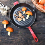 تابه گریل گرد چدنی 28*28 سانتیمتر قرمز کاستا کرکماز 2847-1 - تصویر 2